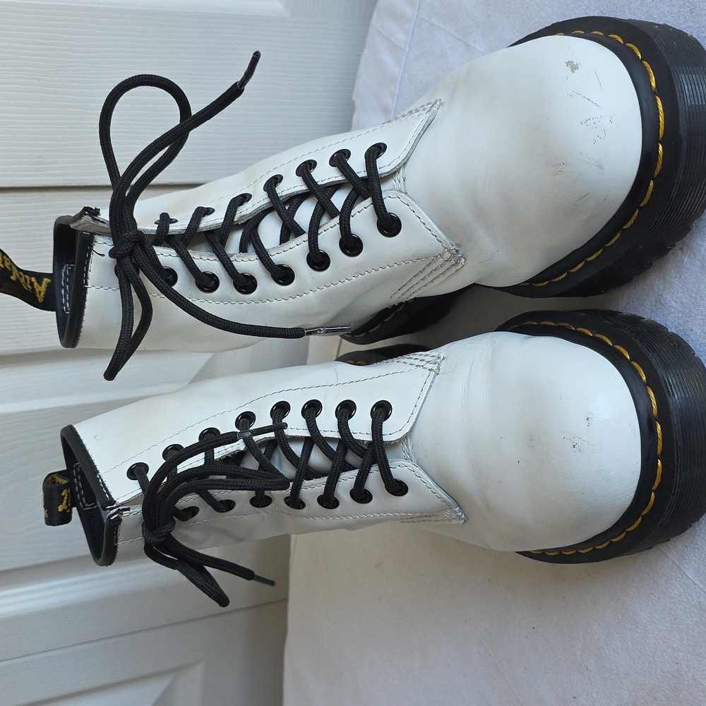 Dr. Martens White Boots with Black Soles Womens Size 7,  Mens Size 6 - Picture 10 of 17